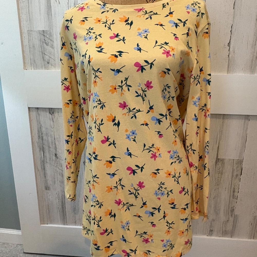 Woman Within Yellow Floral Top - Picture 7 of 9